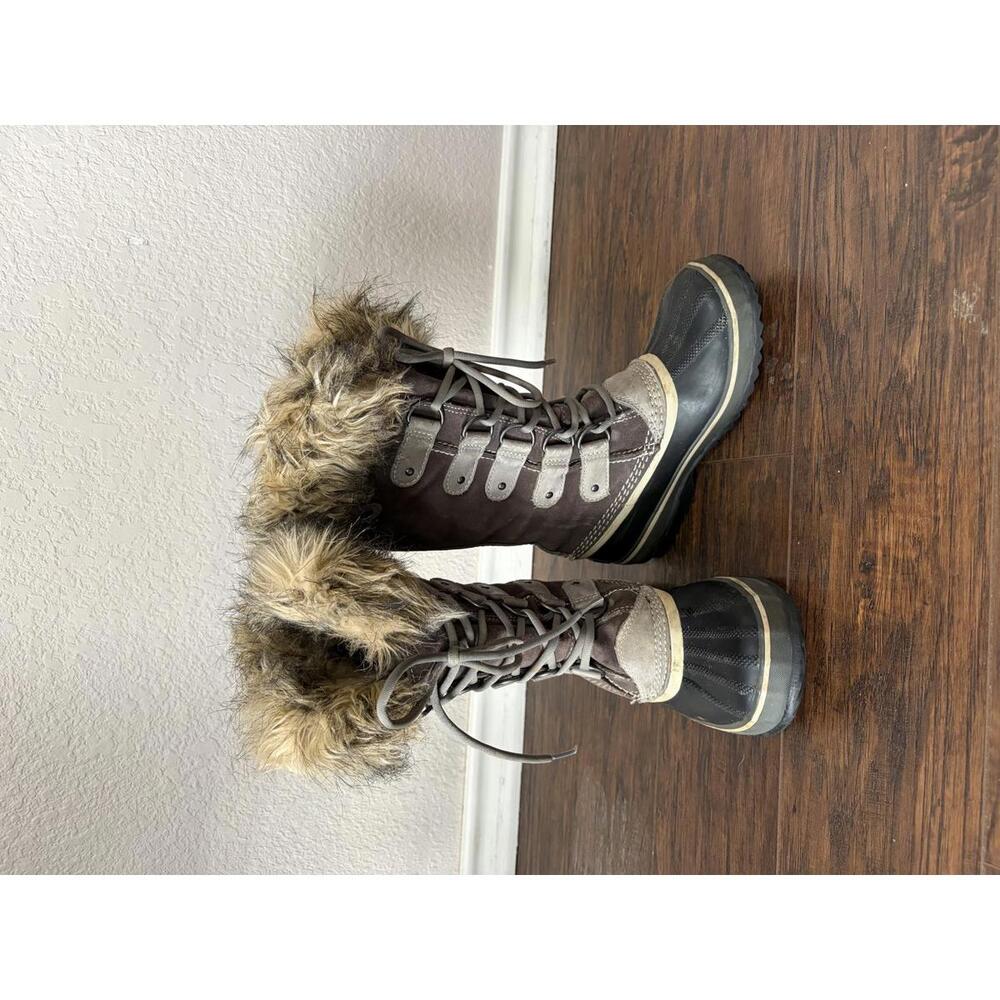 Sorel Joan of Arctic waterproof snow boot w/ faux fur trim, rubber sole, sz 5.5 - Picture 8 of 8
